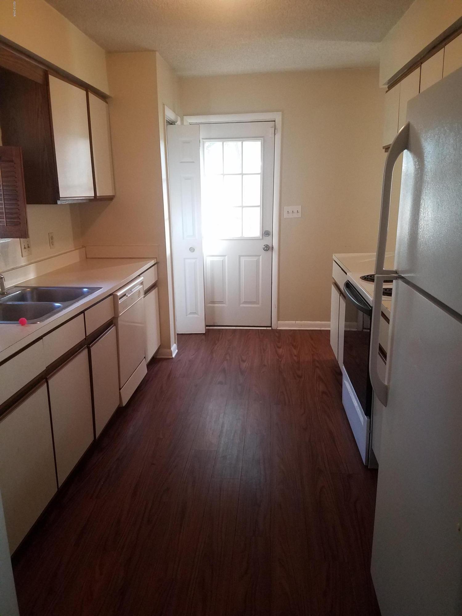 Towne & Country Lake Estates - Residential Lease