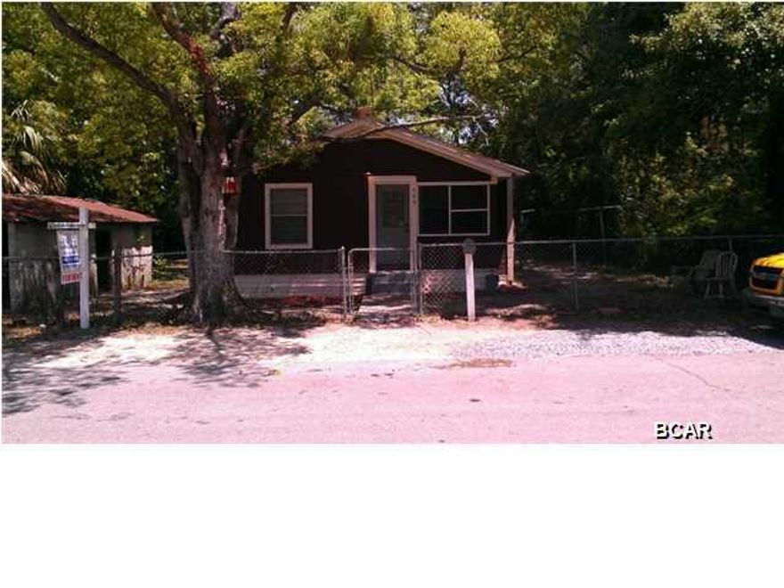 Nice home that is centrally located in Panama City with separate dining room, washer and dryer connections, carport, and fully fenced yard. Close to schools and shopping.