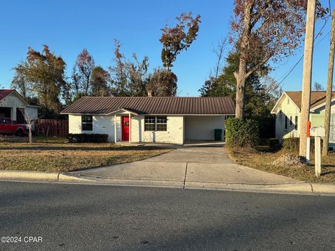 A home in Marianna