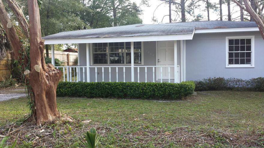 Gorgeous Single Family Home Large and Spacious on oversized lot over 10,000sqft w/a beautiful front Large corner to corner front porch, new updated windows/very bright, Freshly Painted/modern, Large Patio/Fenced, Separate/Large 1200sqft Workshop Garage!