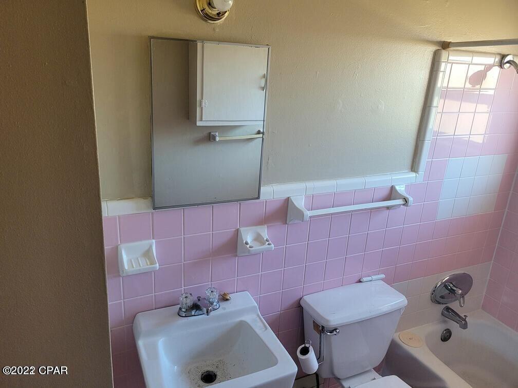 Parkway Manor - Residential