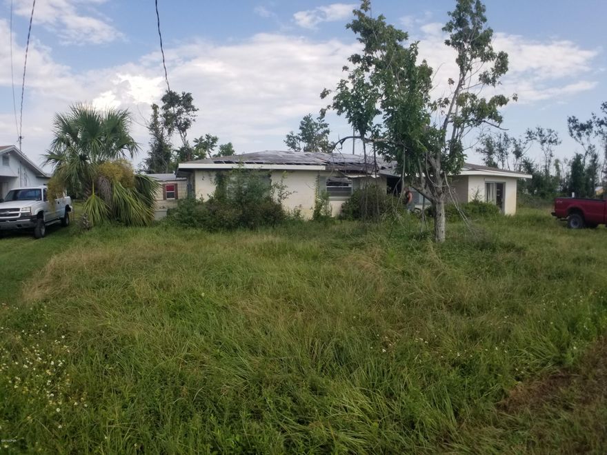 Attention Investors and fixer uppers: 3/2, 1367 sqft single home on a corner lot. Property needs repairs and updates, but other than that, a great opportunity for the right buyer.