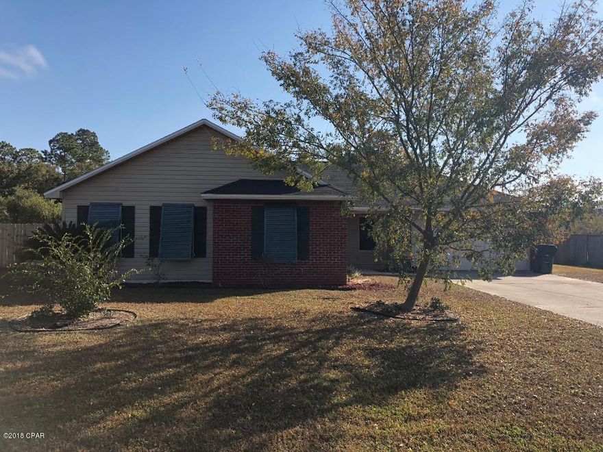 4/2 in Lynn Haven, new flooring in family, dining and kitchen, 2-car garage, large fenced backyard w/ a covered open patio. Gas water heater, w/d hook-up.

Pets ok, restrictions apply.
