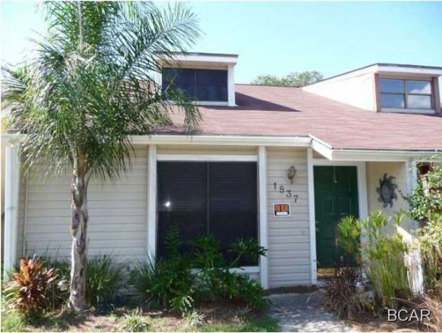 2 bedroom 2 bath townhouse located in St Andrews. Large rooms, master upstairs, large additional bedroom downstairs.  Fenced backyard. Convenient to the beach and colleges.