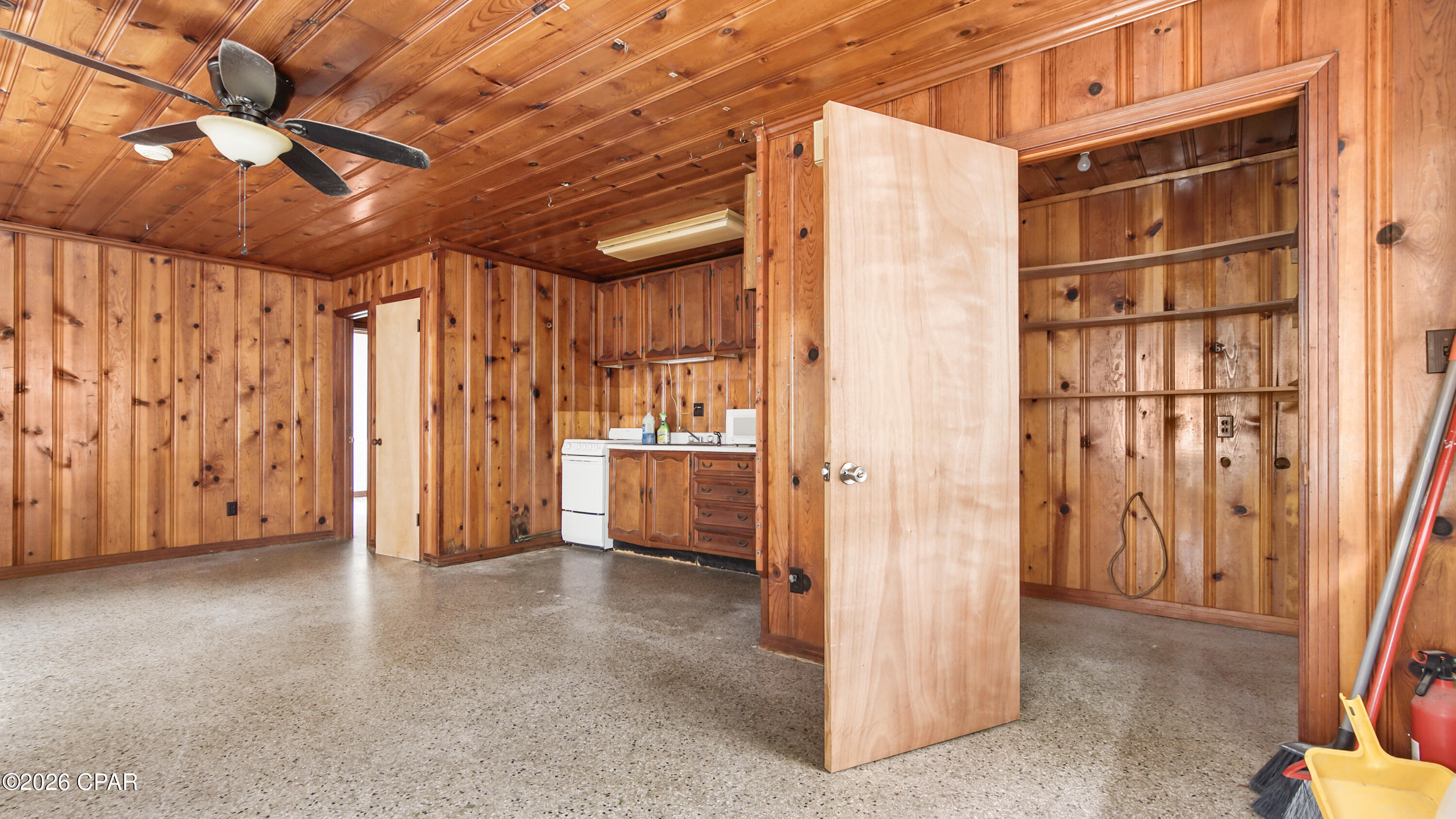 Hutchison's 1st To Bahama Bch - Commercial Sale