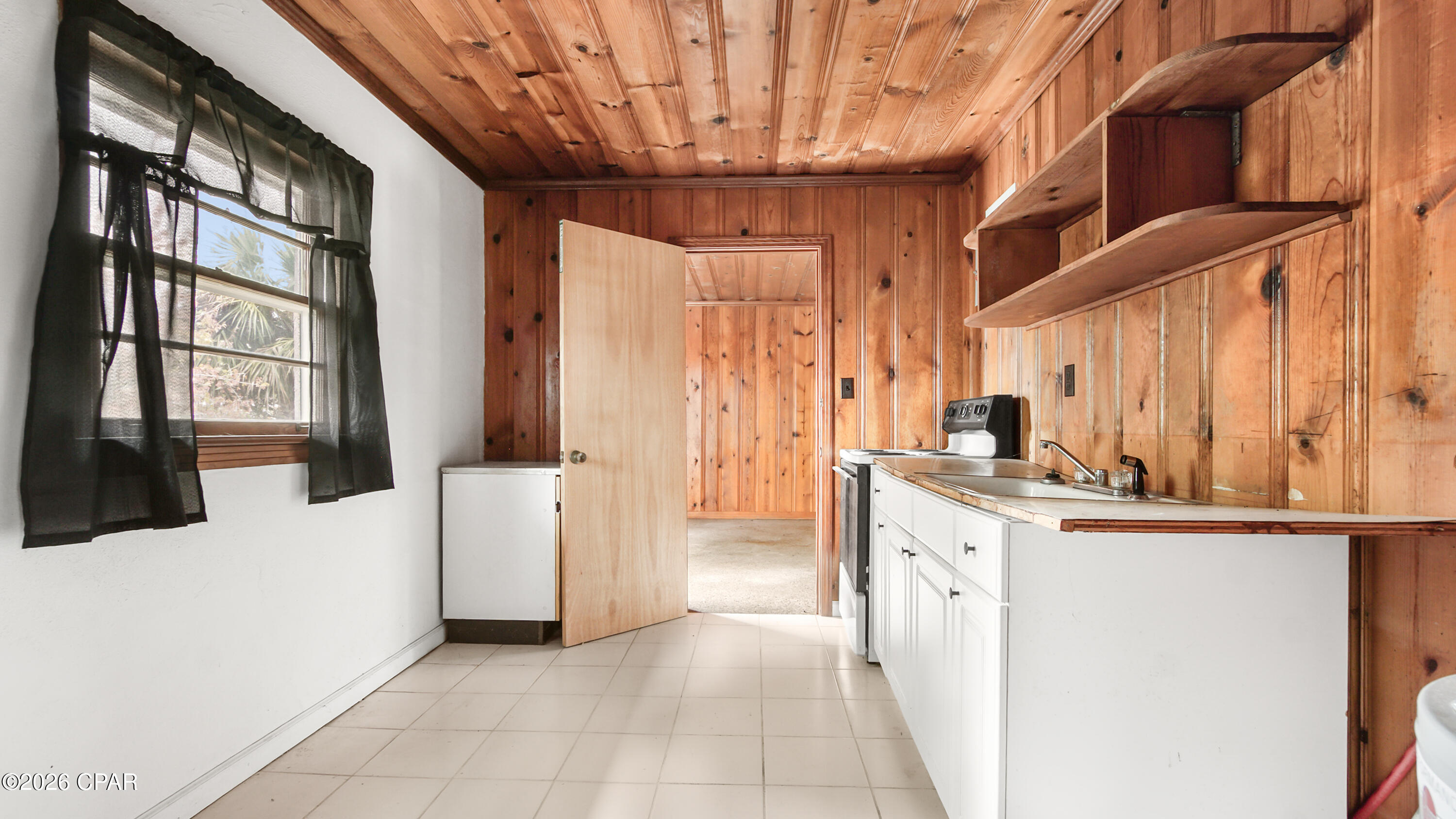 Hutchison's 1st To Bahama Bch - Commercial Sale