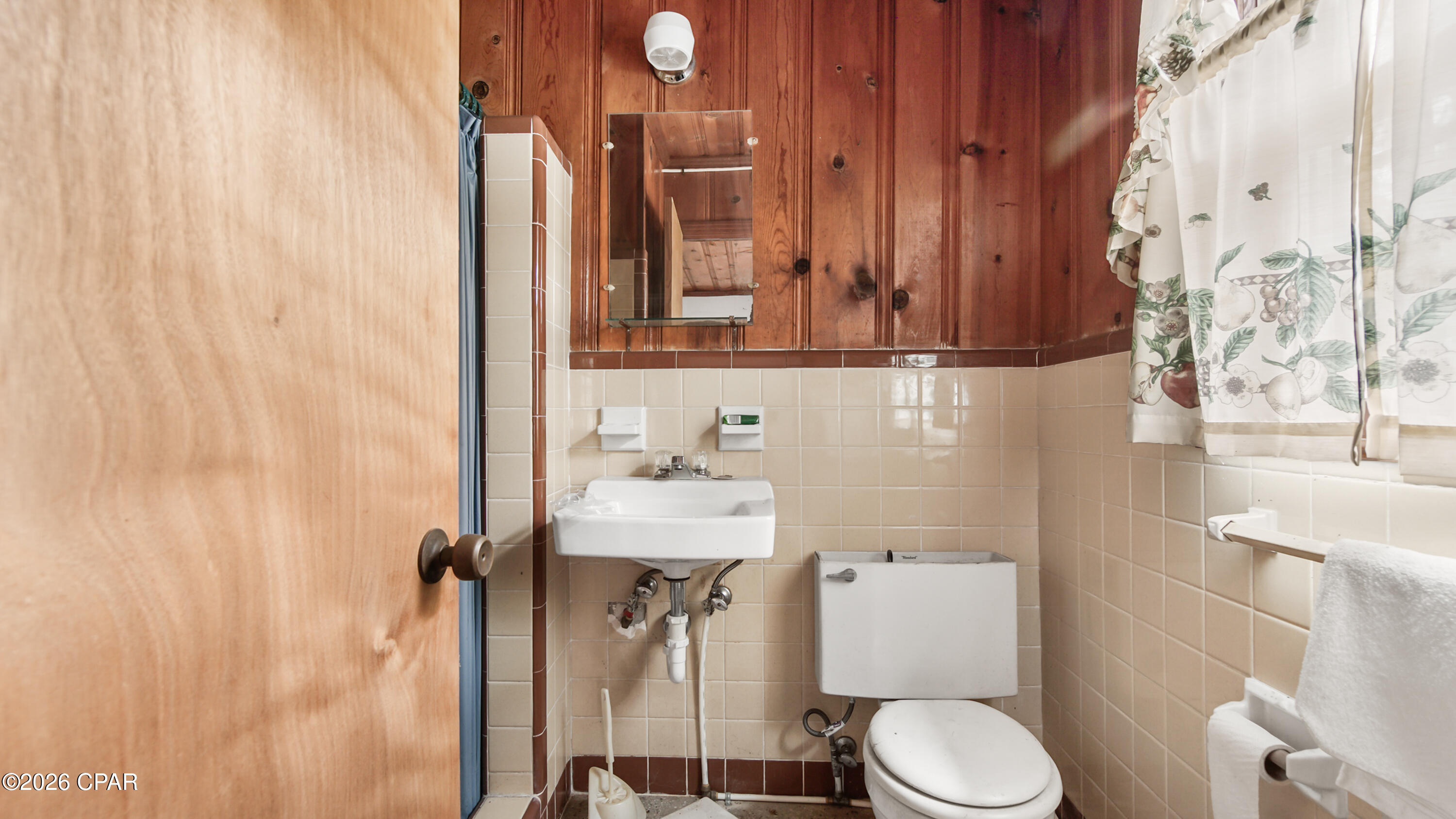 Hutchison's 1st To Bahama Bch - Commercial Sale