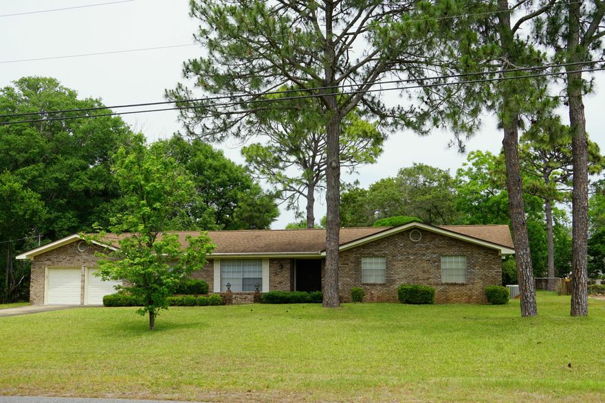 Come check out this sprawling Ranch style home located in Kings Point!  Located on a large lot, this home has so much potential.  All of the main living areas are huge, with lots of space to spread out. The family room features a lovely fireplace, with sliding doors to the enormous backyard. The Master bedroom is roomy, has a generous sized walk in closet and double vanities in the Master Bath.  The additional bedrooms are also nice sized with walk-in closets, which is a rare find! The home has been lovingly maintained, and is ready to be updated and loved by a new family!