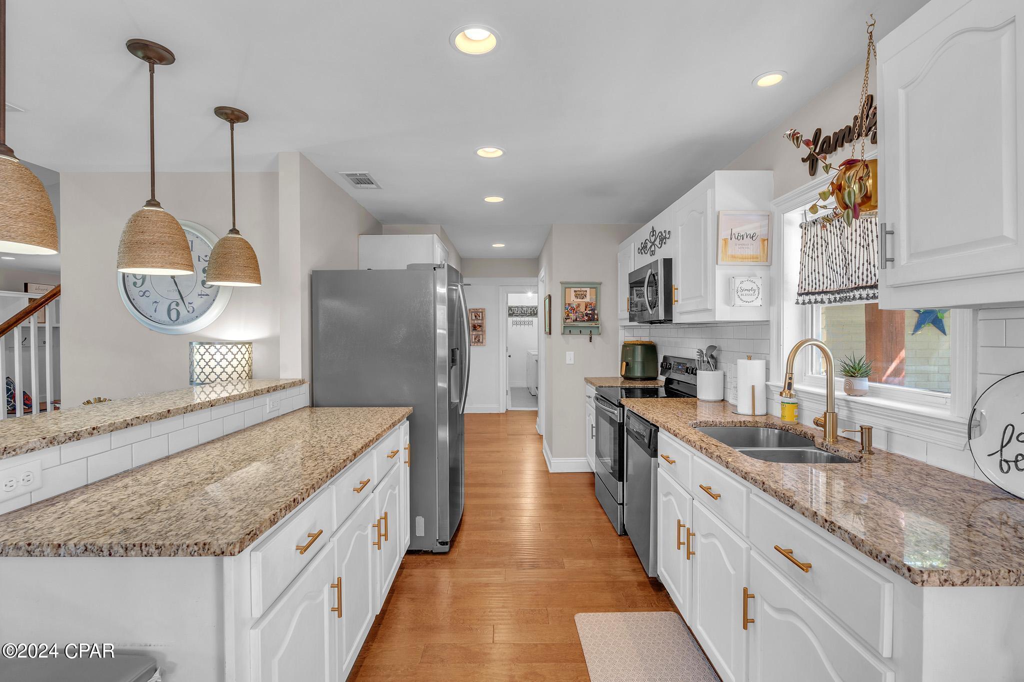 Pretty Bayou Hts 1st - Residential