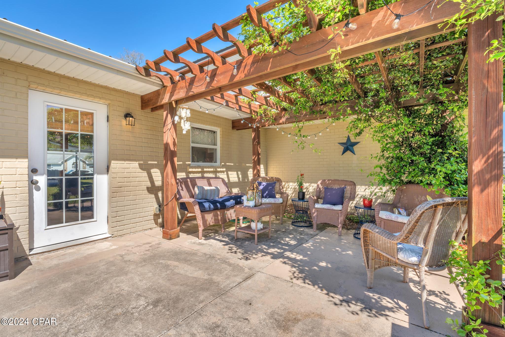 Pretty Bayou Hts 1st - Residential