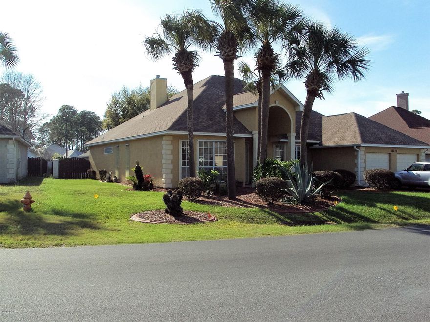 Approx. Sq. Ft. and dimensions of lot and rooms. This open plan home has 10 ft ceilings in the entire home, four(4) bay windows. The extra large master suite has extra large walk-in closets, master bath with separate jacuzzi tub and glass shower. The kitchen is open to family room with large built-ins including fire place. The kitchen has under counter icemaker and large pantry.

Double doors exit to the enclosed pool and patio.