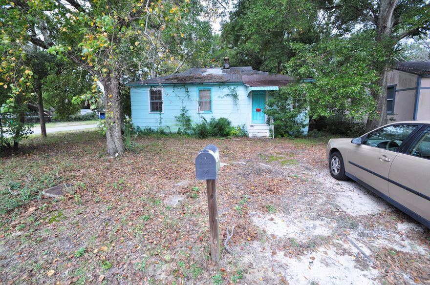 Huge corner lot in St Andrews. 3 bedroom with Fenced Back yard, Carport. Roof has some damaged covered with tarp. Original hardwood floors... needs some TLC but would make a great investment. Seller Says BRING ALL OFFERS...Walking distance to the Bay, St Andrews Marina, Shrimp Boat, Capt Table, Uncle Ernie's... Restaurants Shopping, Entertainment all in Historic ST Andrews..all sizes are approximate if important please take your own measurements..