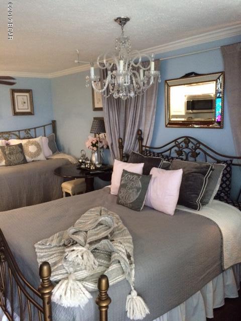 Fontainebleau Terrace - Residential