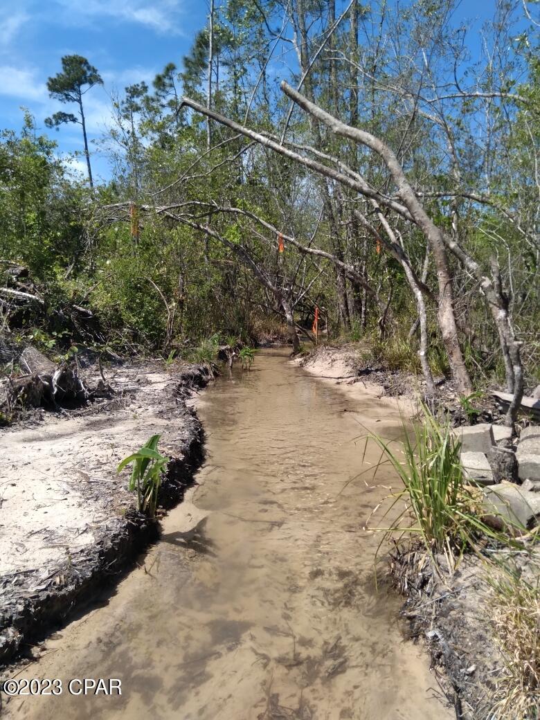Compass Lake In The Hills - Land