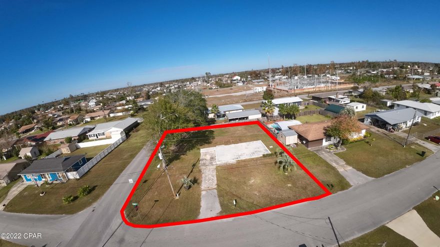 *VERY MOTIVATED*

Attention investors and builders, this property is ready to build on right away.

House across the street sold this year for $270,000.

This corner lot is 90'x95' with two access roads.

Build your dream home or investment property here.

With an accepted offer slab can be removed, fill dirt would be an additional cost.