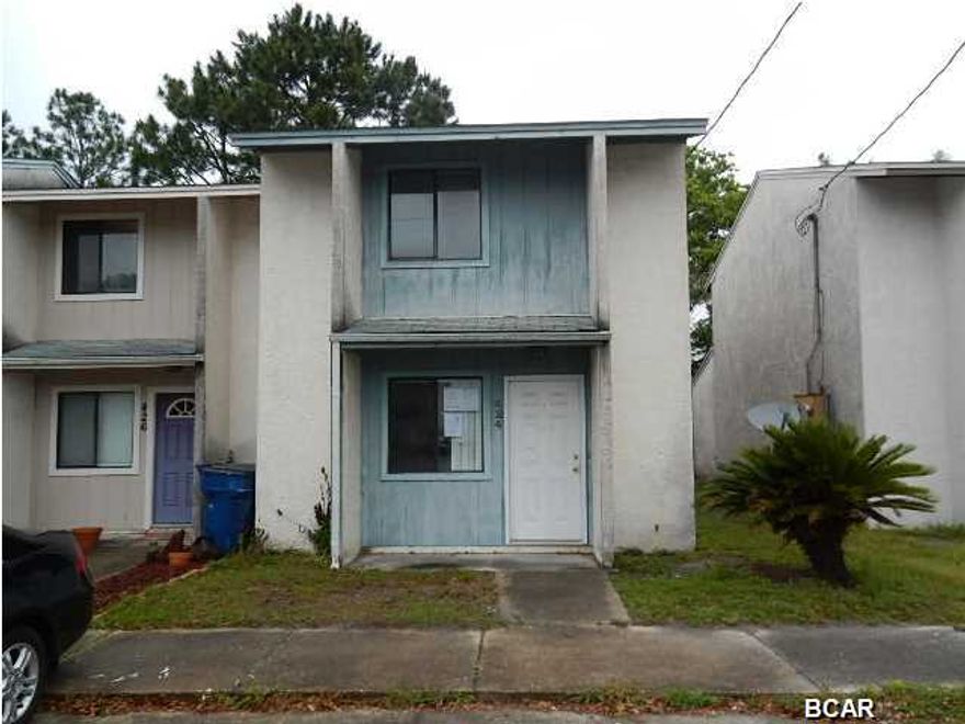 End-unit townhome offers a fully privacy fenced backyard w/porch and storage, wood laminate and tiled main living areas, formal living room, kitchen/dining combo w/all appliances and breakfast bar, and two spacious bedrooms w/full bathrooms! Convenient location super close to Publix, Mowat Middle, and tons of everyday amenities! EQUAL HOUSING OPPORTUNITY.