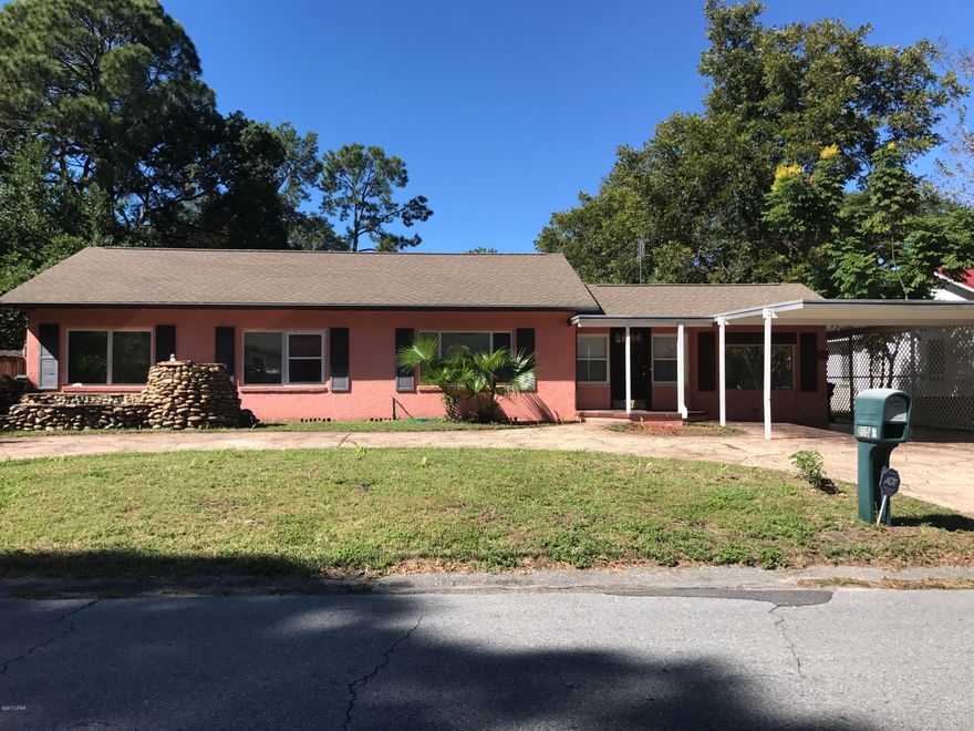 CALLING ALL INVESTORS & FLIPPERS!!! This 4BR/2BA cove home features a NEW shingle roof, real hardwood flooring, separate laundry room, oversized deck, circular flagstone driveway and a HUGE backyard. Home is in need of work but would be a great fixer upper!



All ages, sizes, and specifications are estimated and must be verified.