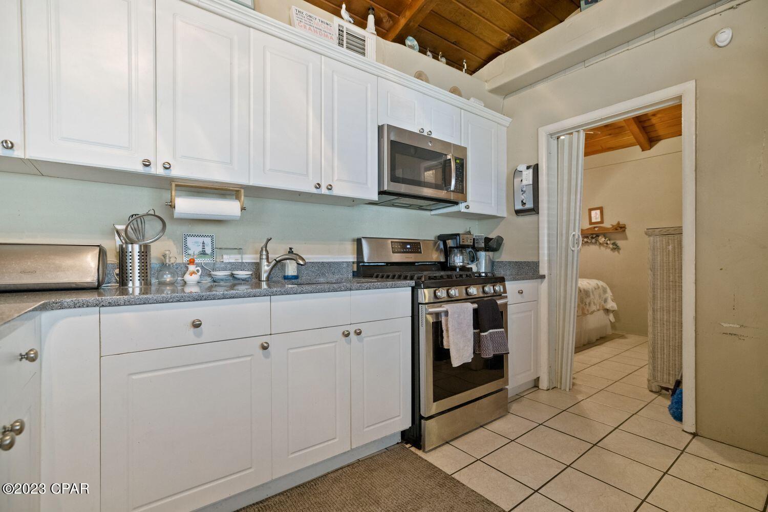 Laguna Beach Estates 6th Add - Residential