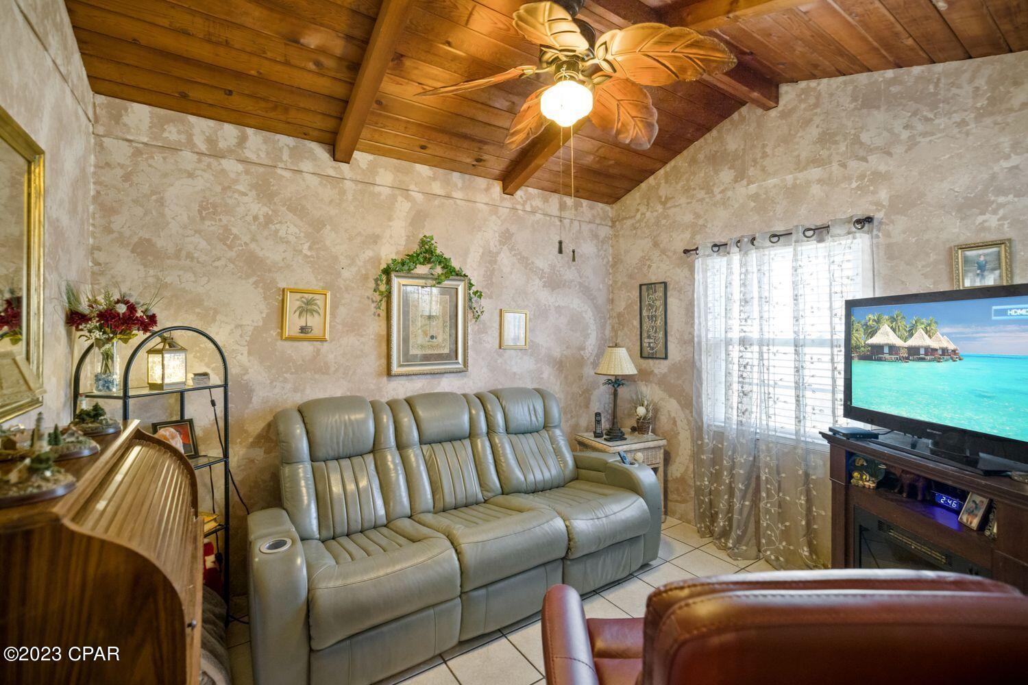 Laguna Beach Estates 6th Add - Residential