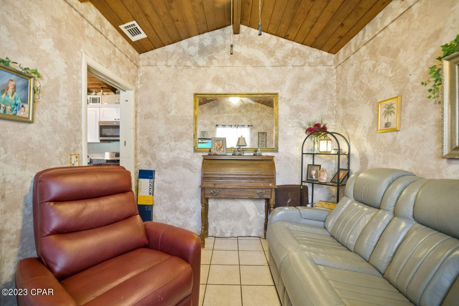 Laguna Beach Estates 6th Add - Residential