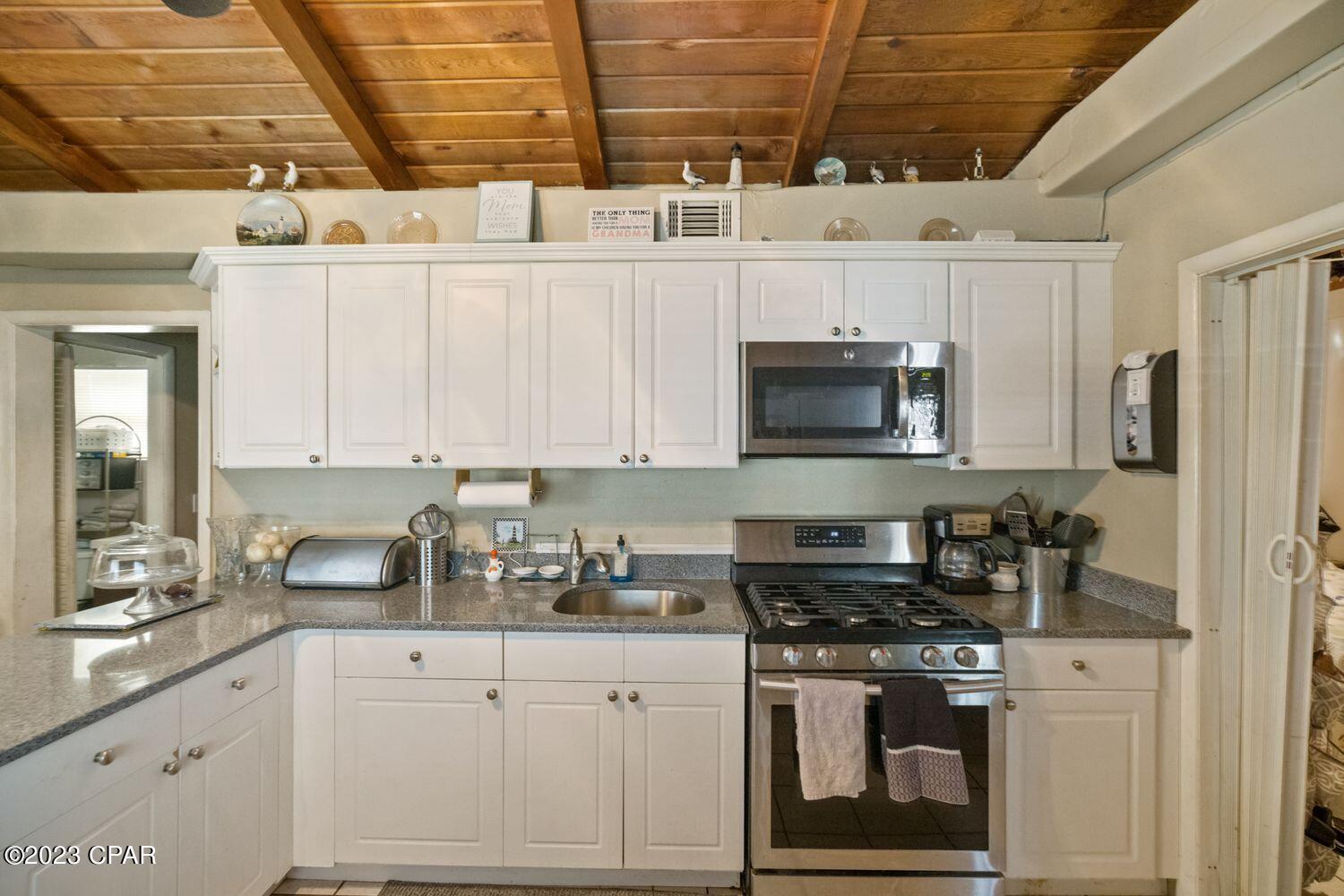 Laguna Beach Estates 6th Add - Residential