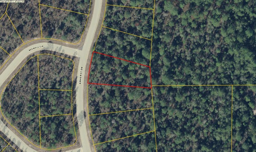 This is a great buildable lot in Sunny Hills. Sunny Hills features many beautiful lakes, as well as a golf course! Only 45 minutes from Panama City Beach.