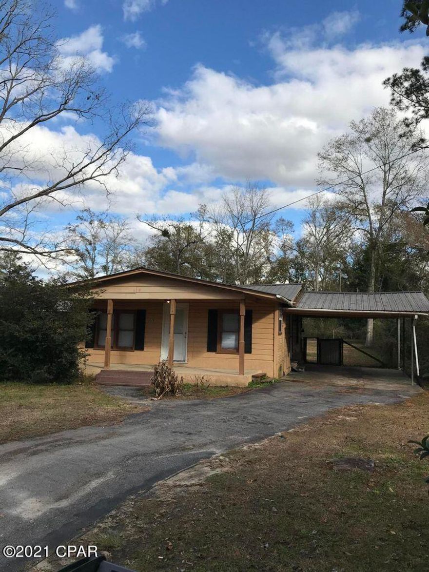 Nice Florida Cottage with 3 bedrooms and 11/2 baths. Glassed in back porch. Open front porch and carport on right side of home. Large fenced back yard with fairly new storage building.