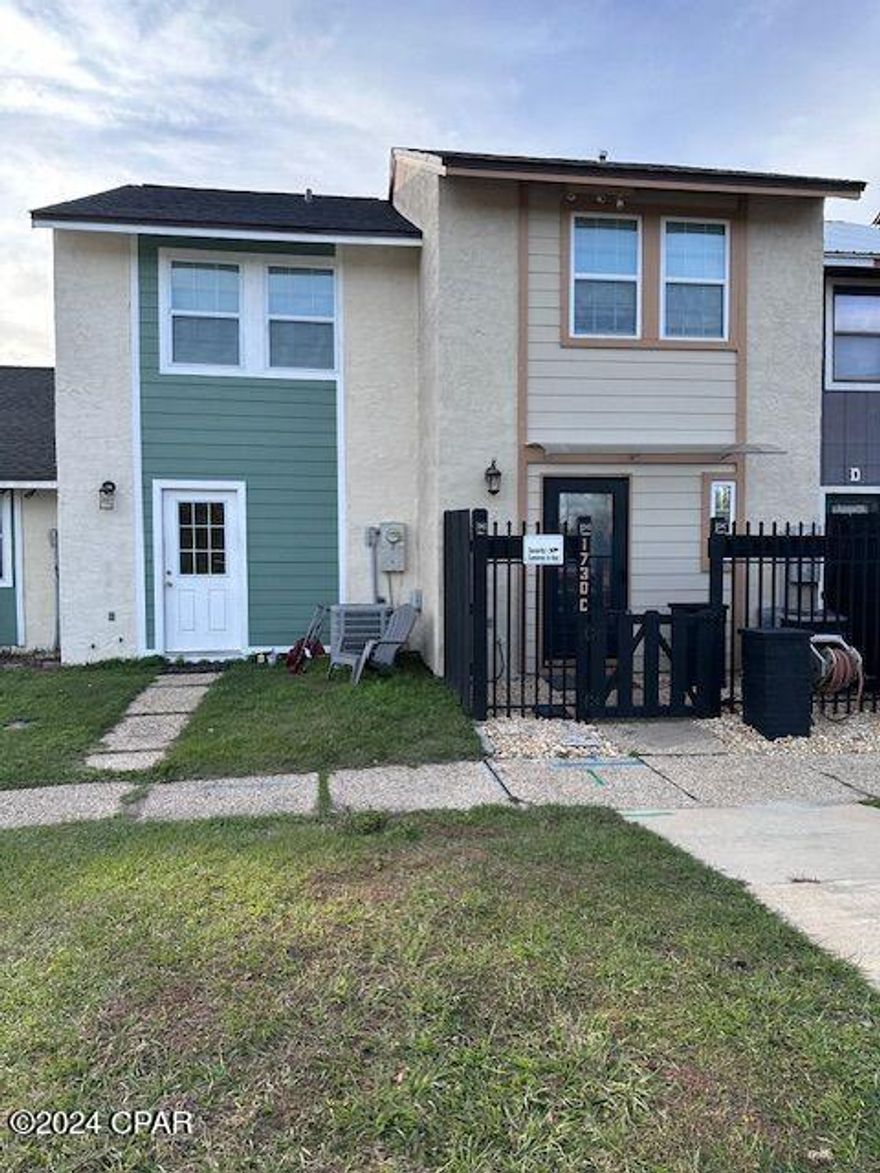 Cute 2 bedroom, 1.5 bath townhome