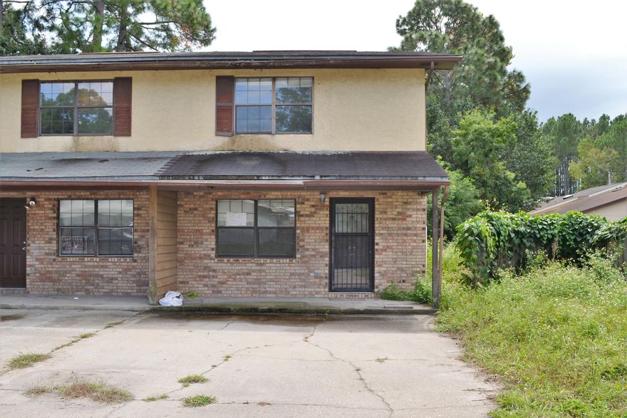 INVESTMENT OPPORTUNITY. Corner townhouse near Tyndall AFB. 2 Bedrooms / 1 Full Bathroom upstairs and a 1/2 bath downstairs. 972SF heated and cooled PLUS an enclosed 12x16 sun room with storage room. Exterior has a covered front porch, 2 sheds in the backyard and a fenced yard.