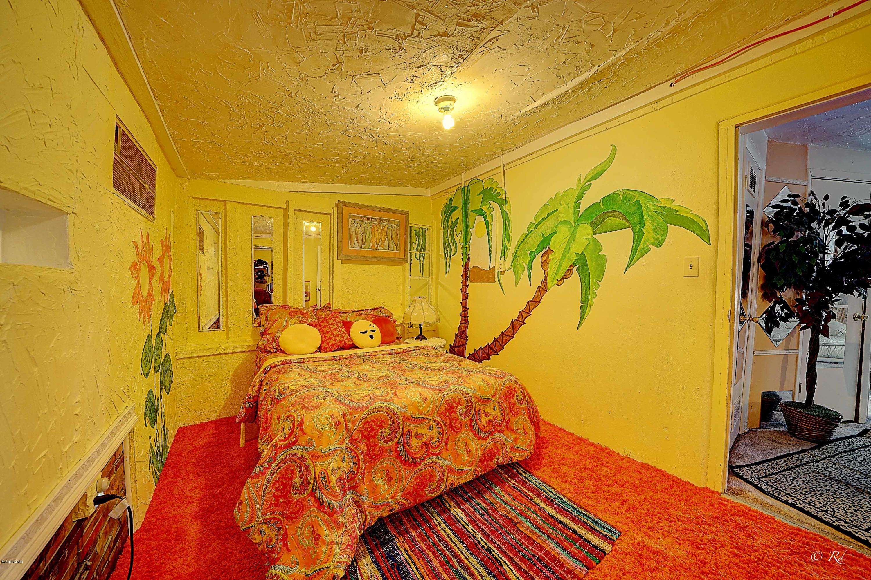 Hutchison's 1st To Bahama Bch - Residential