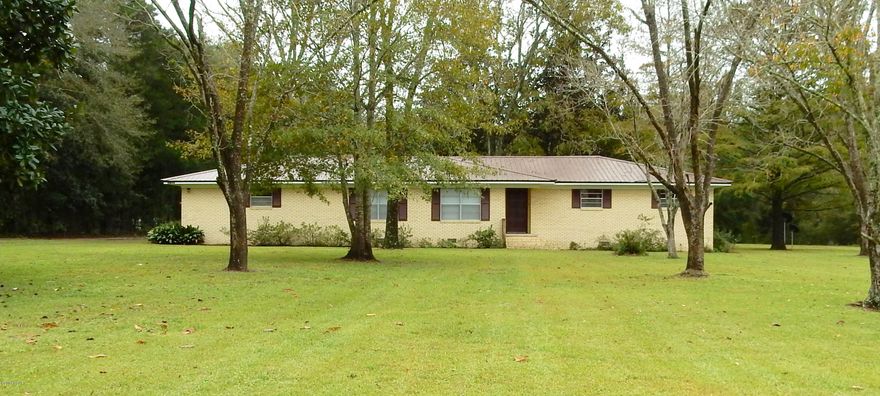 **OWNER FINANCING AVAILABLE**CHARMING 3/2 BRICK BEAUTY JUST OUTSIDE THE CITY LIMITS. HOME HAS BEEN RECENTLY UPDATED TO INCLUDE NEW ROOF, HVAC, APPLIANCES AND RECENT SURVEY. AN ADDITIONAL 800 SQ FT BLOCK BUILDING ON THE PROPERTY COULD BE USED FOR COMMERCIAL PURPOSES, ADDITIONAL STORAGE OR POSSIBLY AN APARTMENT.