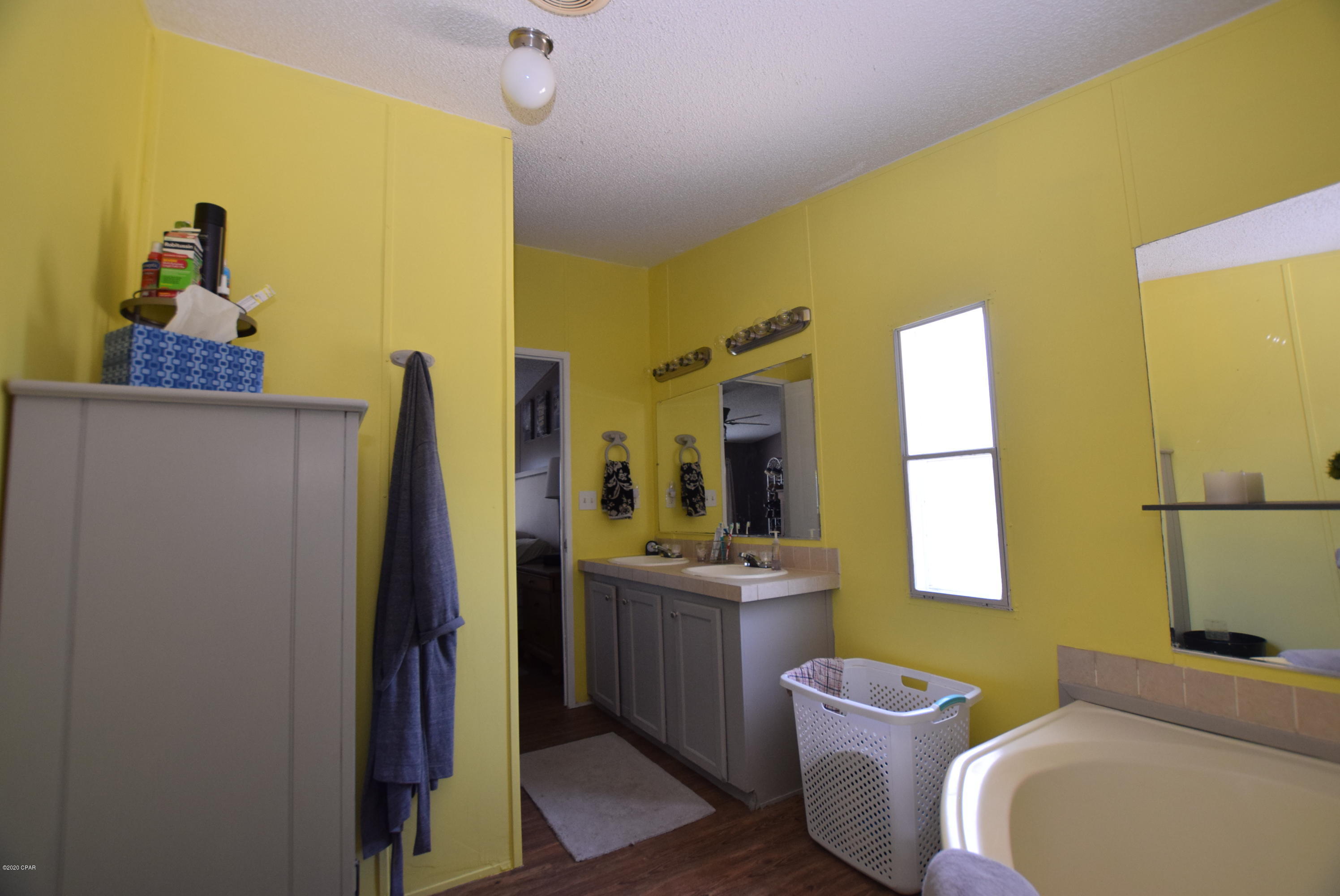 White Western Springs Unit 1 - Residential