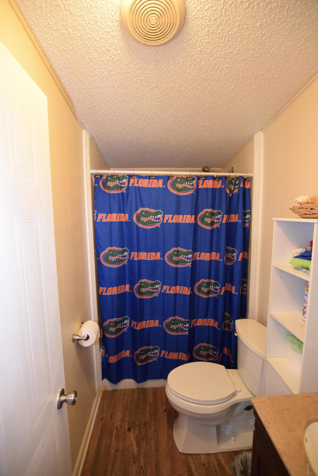 White Western Springs Unit 1 - Residential