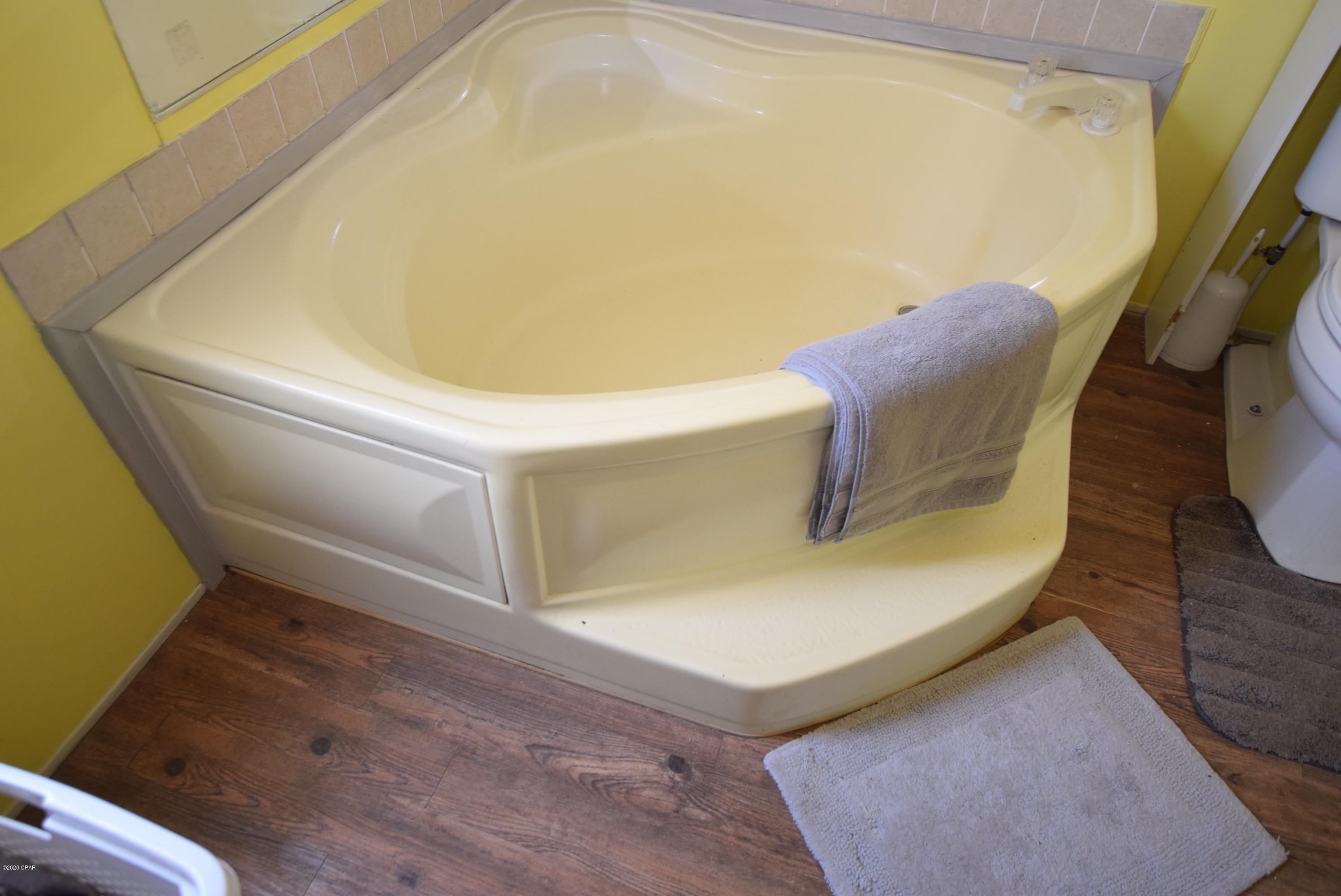 White Western Springs Unit 1 - Residential