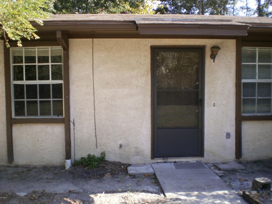 Single story apartment with washer & dryer hookups close to Tyndall AFB; pest control, garbage, and yard service included.