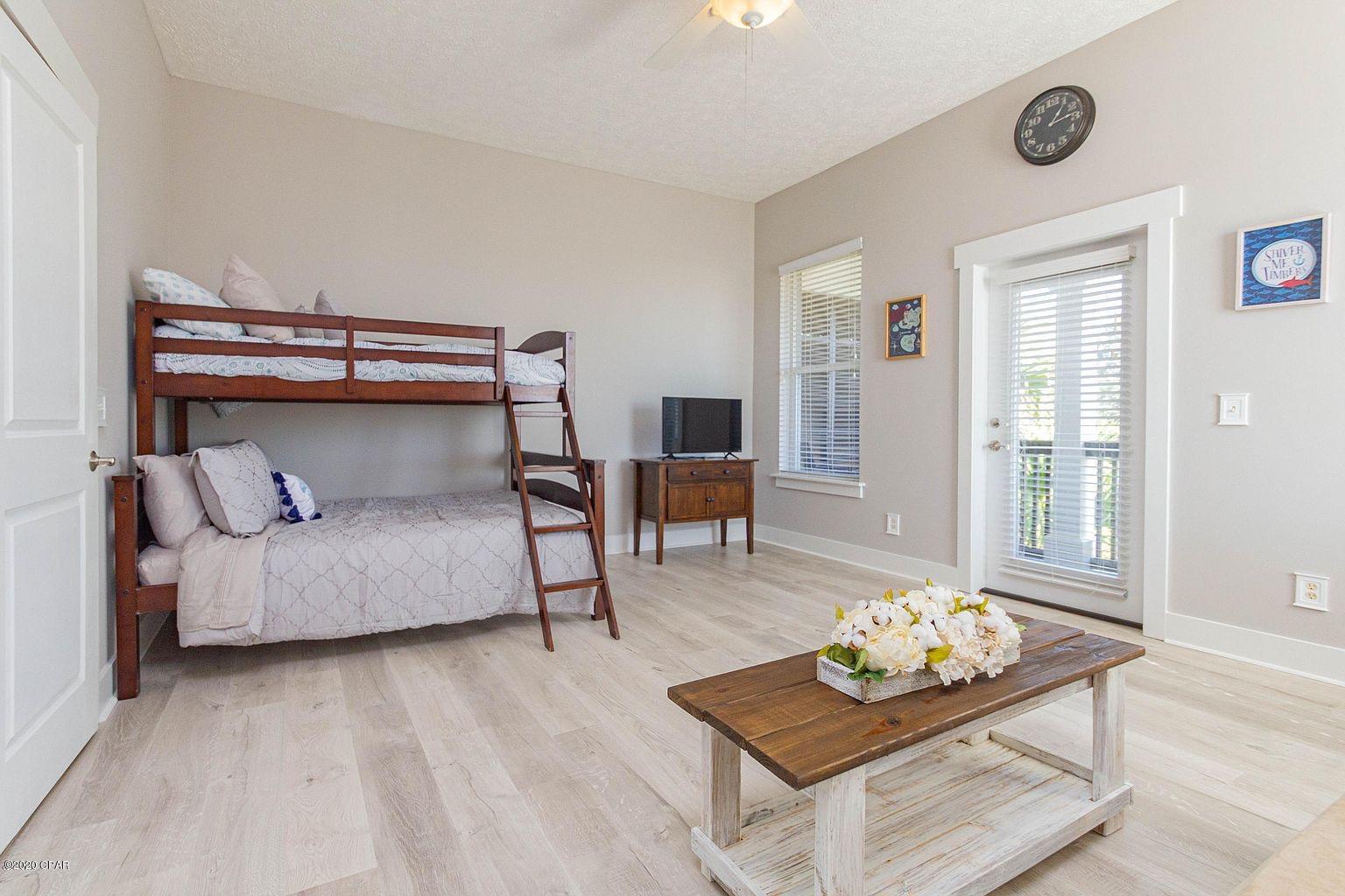 Laguna Beach Estates 7th Add - Residential