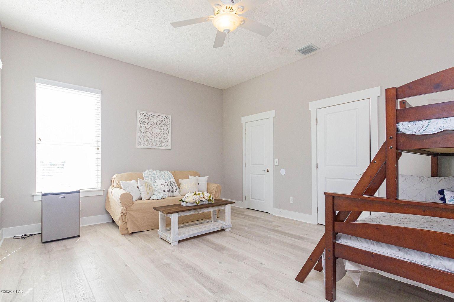 Laguna Beach Estates 7th Add - Residential