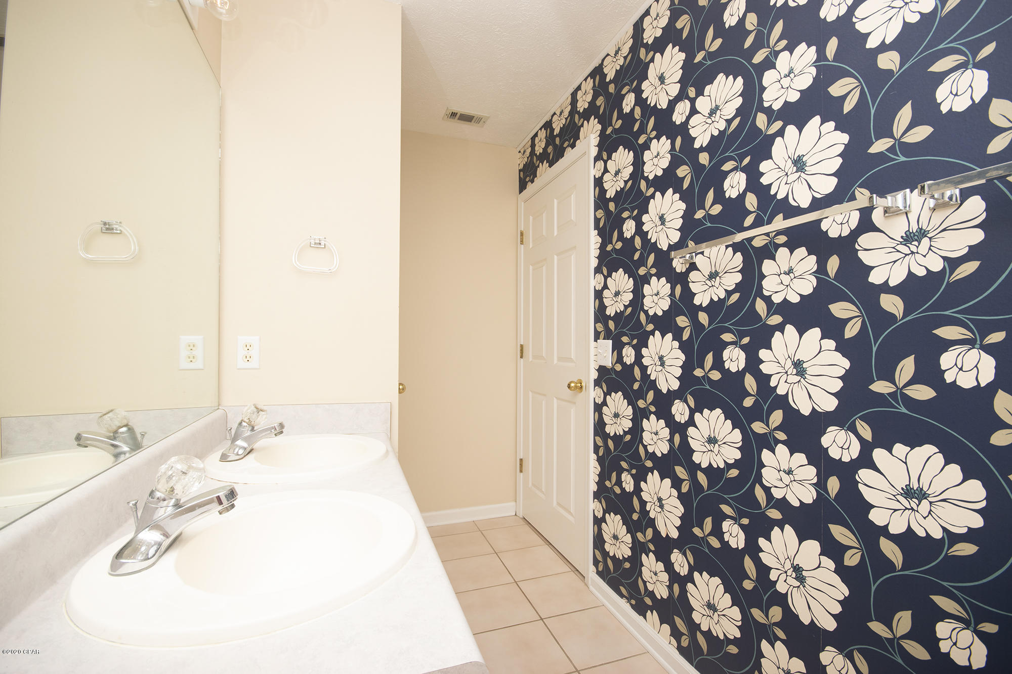 Pine Tree Place Unit 1 - Residential