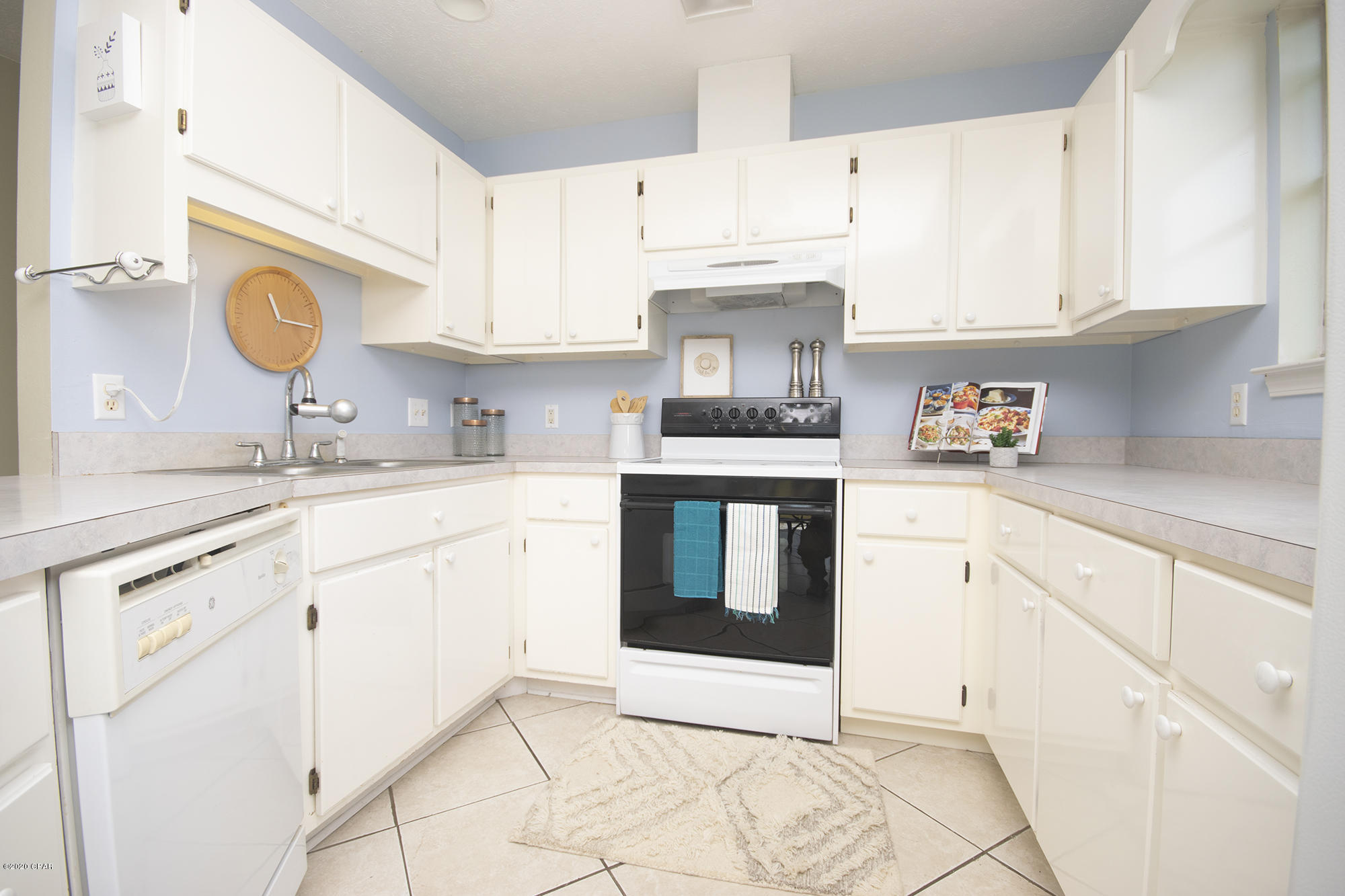 Pine Tree Place Unit 1 - Residential