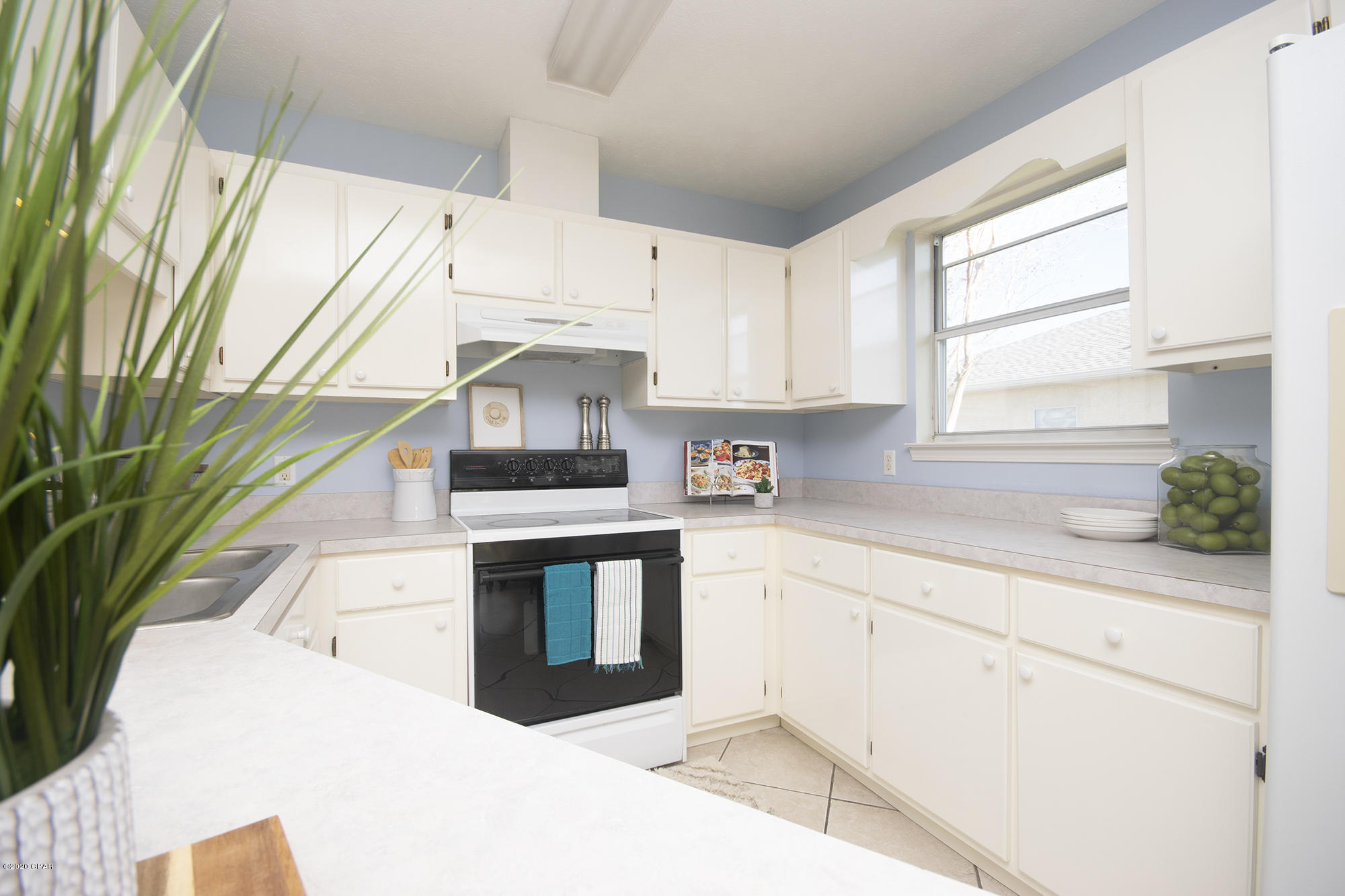 Pine Tree Place Unit 1 - Residential