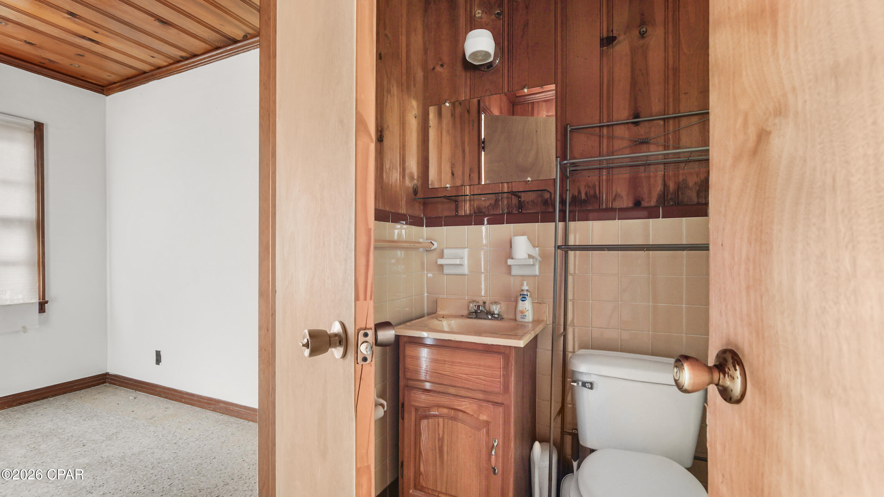 Hutchison's 1st To Bahama Bch - Residential