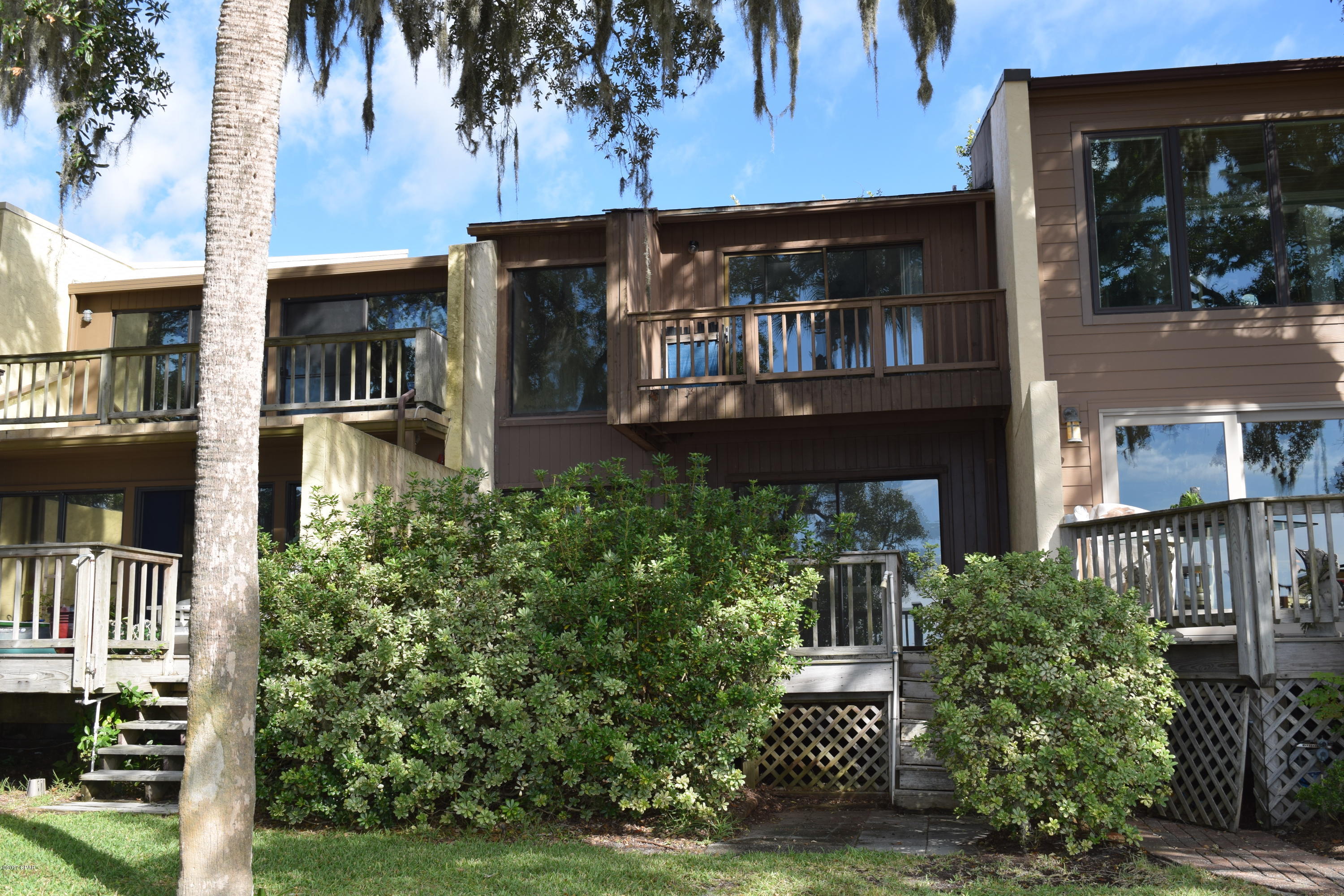 Bay Oaks Townhouses - Residential