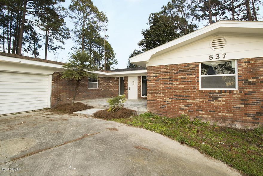 COMPLETELY REMODELED and Looks Amazing!! By far the best looking home for this price in the area. Located in the well established neighborhood of Plantation Estates. This 4/2.5 bath home has it all. A living room and a separate family room with a fenced-in courtyard. Beautifully remodeled kitchen with new stainless appliances, granite countertops, and new cabinets. Each of the bedrooms are a great size and feature new carpet. The master bedroom has more closet space than any home you'll see. The remodel has been very tastefully done and it shows. You'll love everything about this home and its location. The property is located on just over an acre of land also. Very rare find! Both the roof and AC are brand new as well along with new windows, new well pump, and new water heater! This truly is a great home for the price. Call us today!