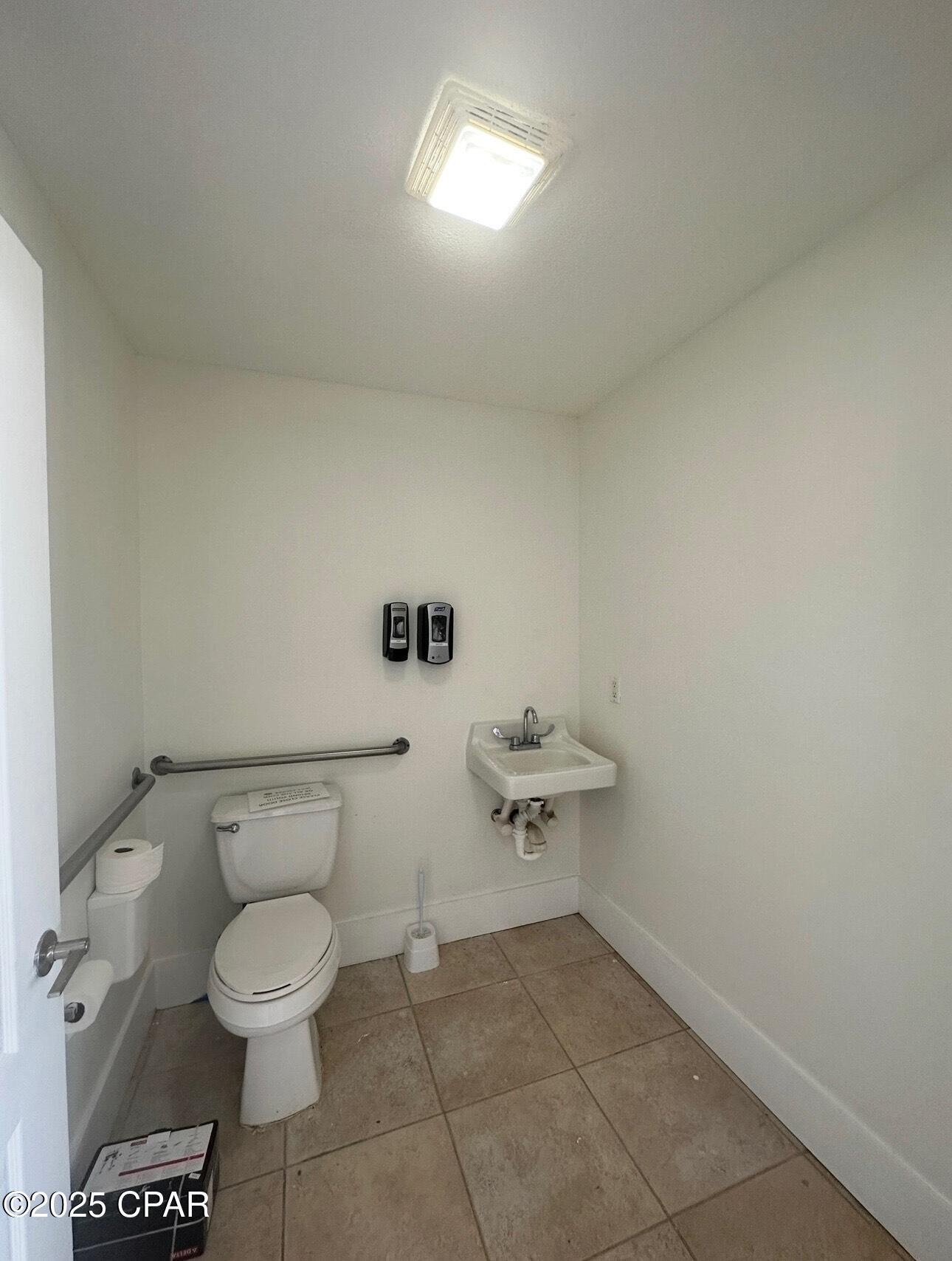 Hutchison's 1st To Bahama Bch - Commercial Sale