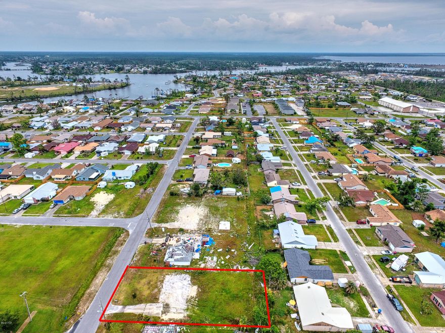 Under contract. Seller accepting back-up offers. Great size lot in an adorable community! The lot has been cleared and is ready for you to build your house. City water and sewer. Close to the boat ramp, downtown and Tyndall. Drive by and take a look!