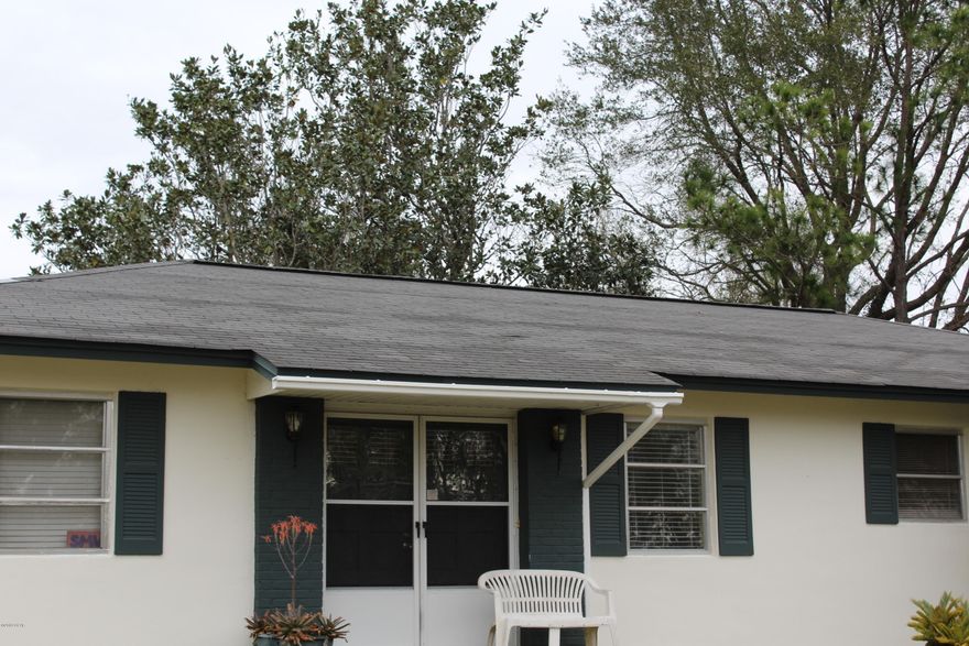 Spacious CBS (concrete block structure) features 3 bedrooms/2 baths with enclosed Sun Room and Bonus Room that could be used for a 4th Bedroom. The Sunny Hills neighborhood consists of rolling hills with 26 lakes for your swimming, boating and fishing enjoyment along with the Golf Course and several churches.  Easy drive to Chipley or Panama City with the Beaches just as close.  Call today to see this home.