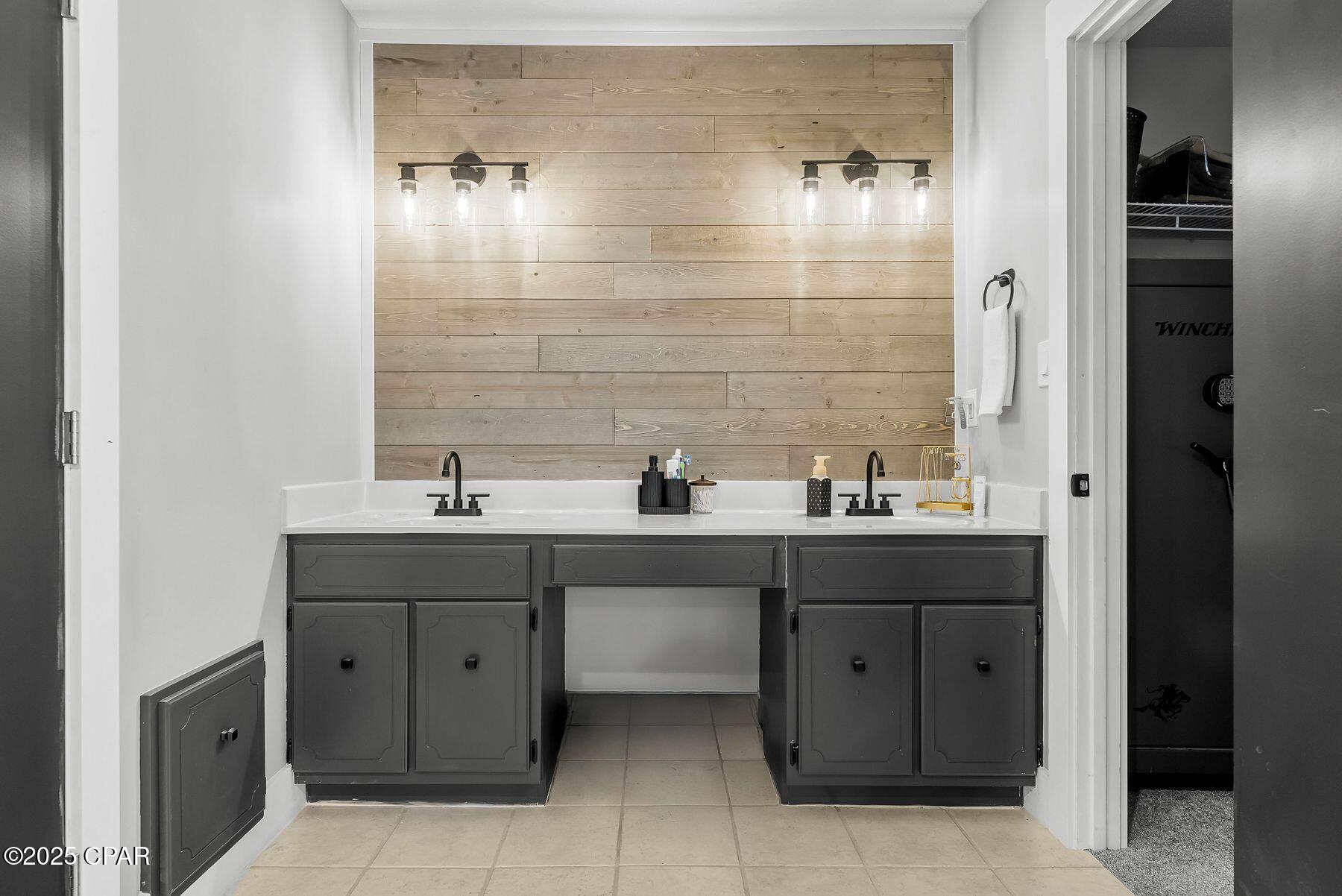 Venetian Villa - Residential