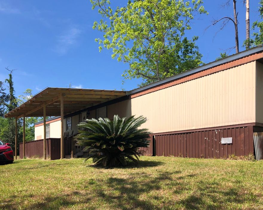 FISHERMANS PARADISE! Located within three miles of Three Rivers State Park, Seminole Lodge and Marina and multiple other public boat ramps!  Right off 90 for easy access to Marianna, I10 and Tallahassee. Brand new roof added in March! Don't miss your chance to have your own fish camp, or your next home.