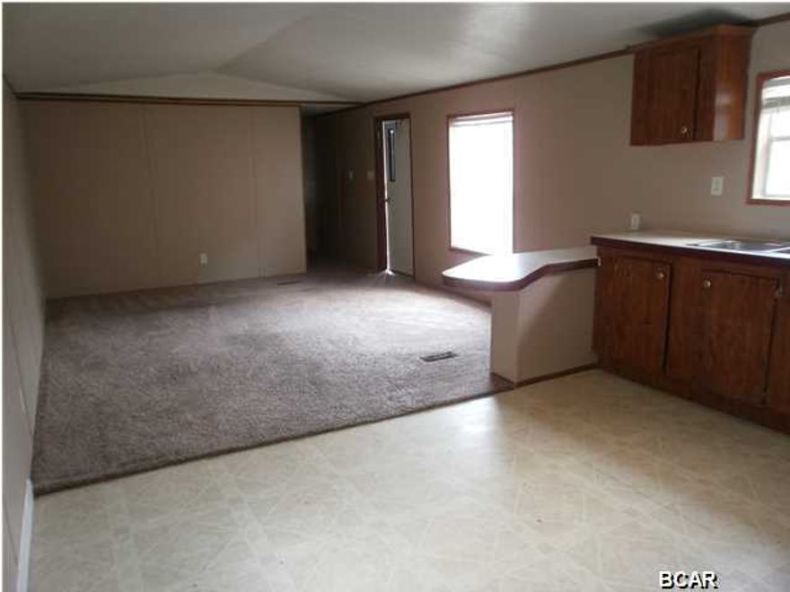 2 bedroom 2 bath single wide mobile home, open floor plan with a washer and dryer. Centrally located in Lynn Haven. Some pets are negotiable, $150 nonrefundable animal fee, no dogs. All sizes are approximate, please measure if necessary.