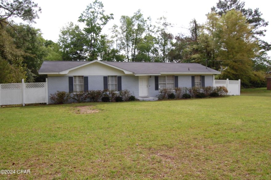 Cute 4 Bedroom 2 1/2 bath split bedroom home on 1/2 acre lot perfect for a growing family that needs lots of space. Located between Marianna and Dothan and very convenient to schools with quick access to US 231.
